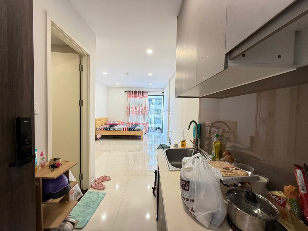 We'll rent the Officetel 28 meters, which has furniture, which costs 9 million a month.