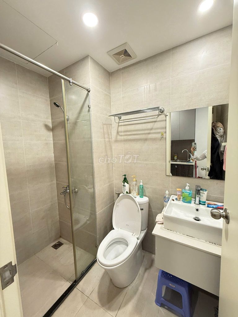 We'll rent the Officetel 28 meters, which has furniture, which costs 9 million a month.
