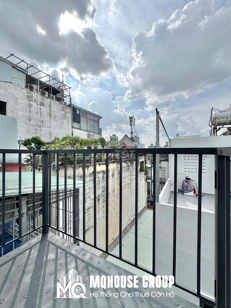 The new balcony near the market is guilty of their own good wash-cleaning