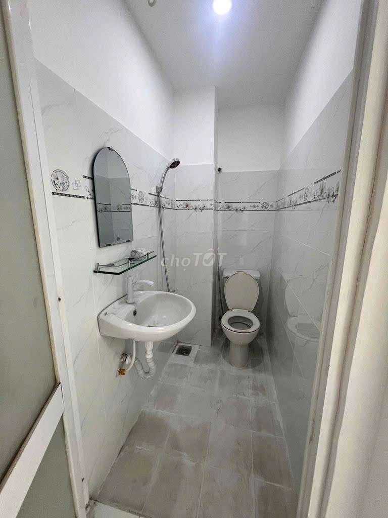 3 rooms Huỳnh Văn Bánh.