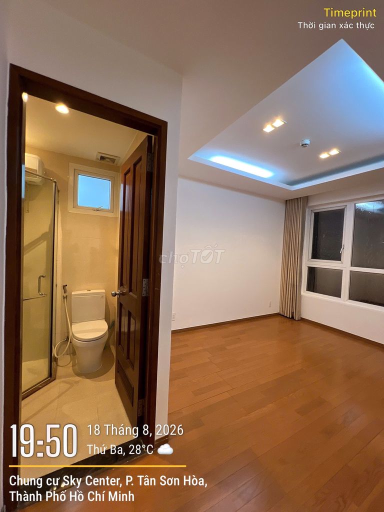 Sky Center. Rent two bedrooms, two toilets, basic interior, 15 million.