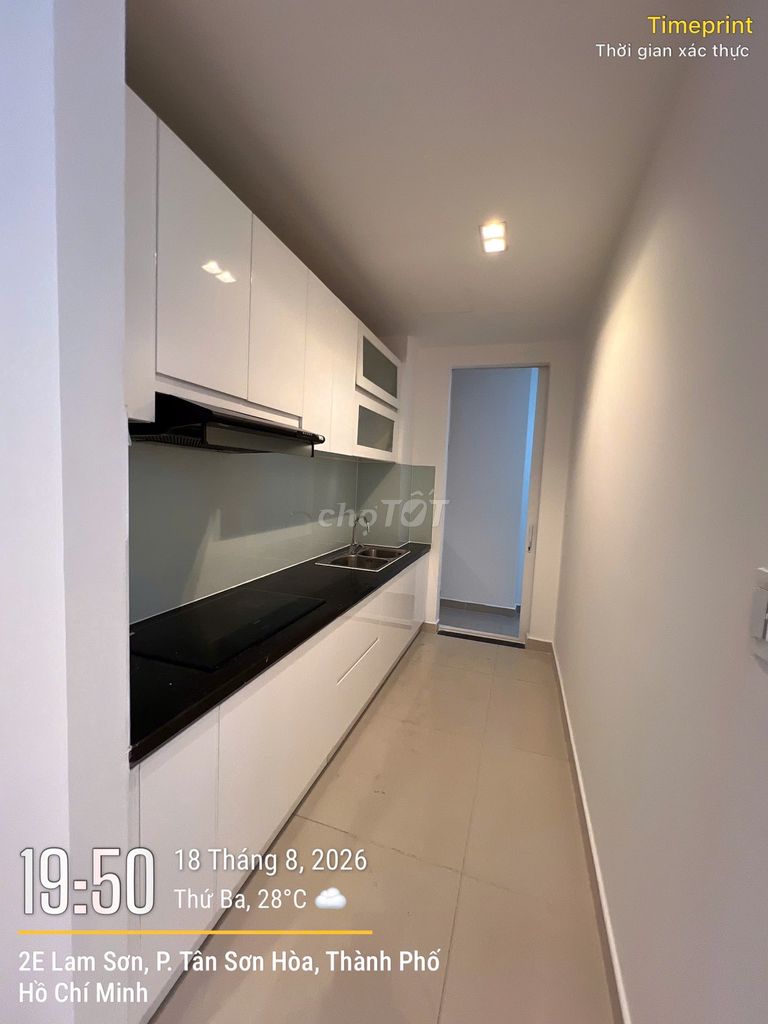 Sky Center. Rent two bedrooms, two toilets, basic interior, 15 million.