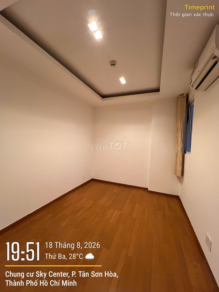 Sky Center. Rent two bedrooms, two toilets, basic interior, 15 million.