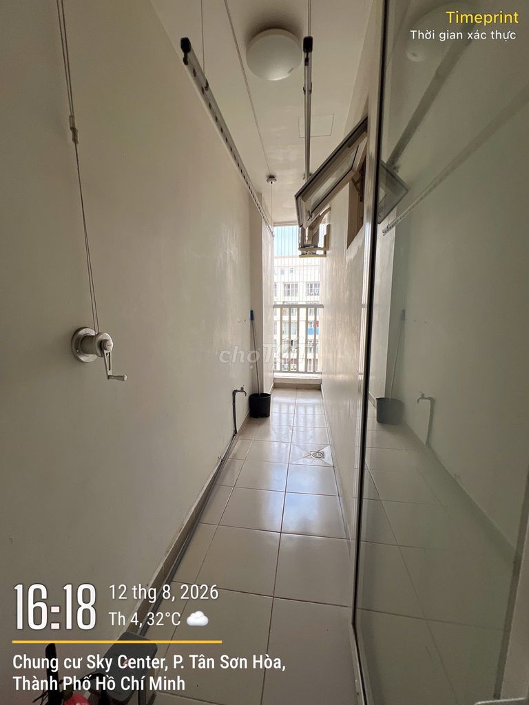 Sky Center. Rent two bedrooms, two toilets, basic interior, 15 million.