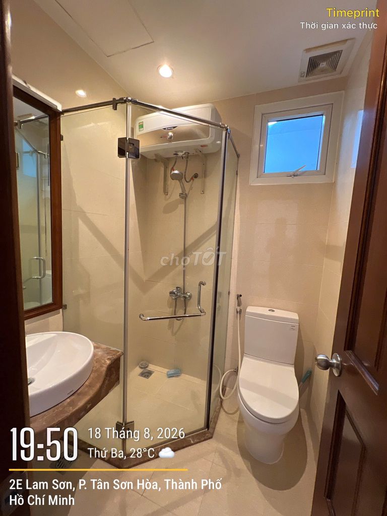 Sky Center. Rent two bedrooms, two toilets, basic interior, 15 million.