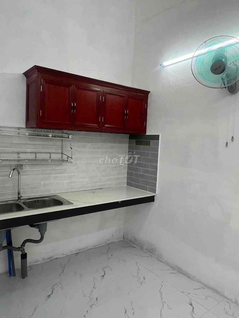 To rent four new, clean, clean houses.