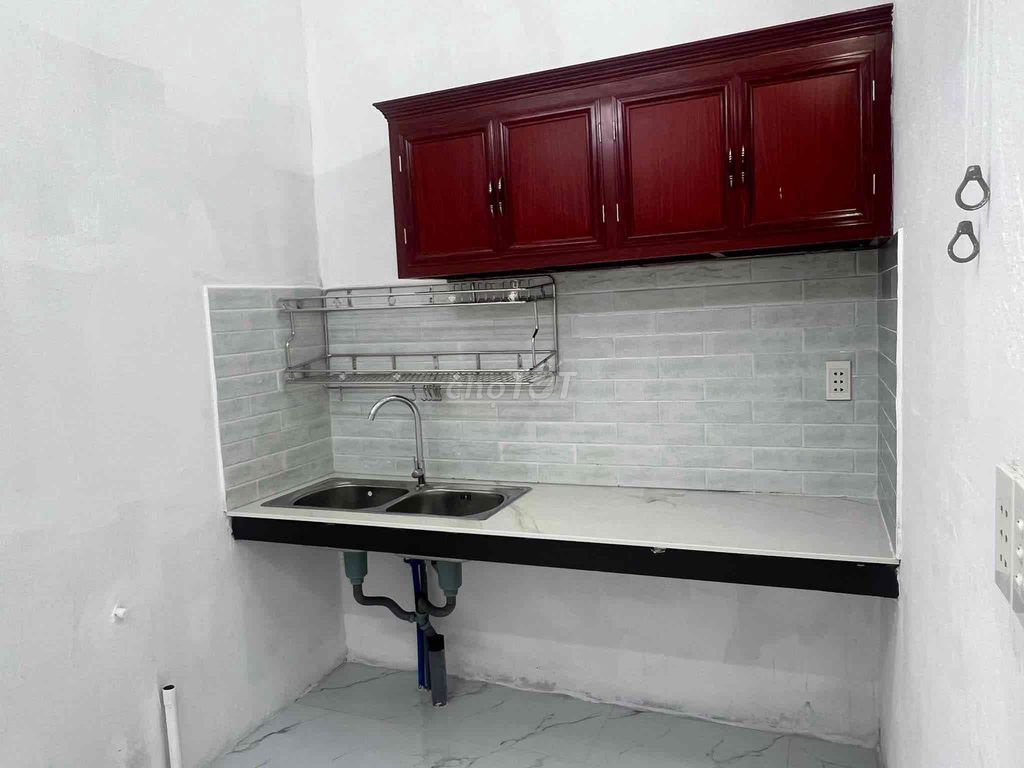 To rent four new, clean, clean houses.
