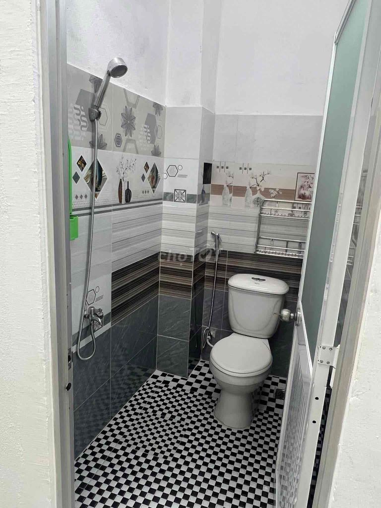 To rent four new, clean, clean houses.