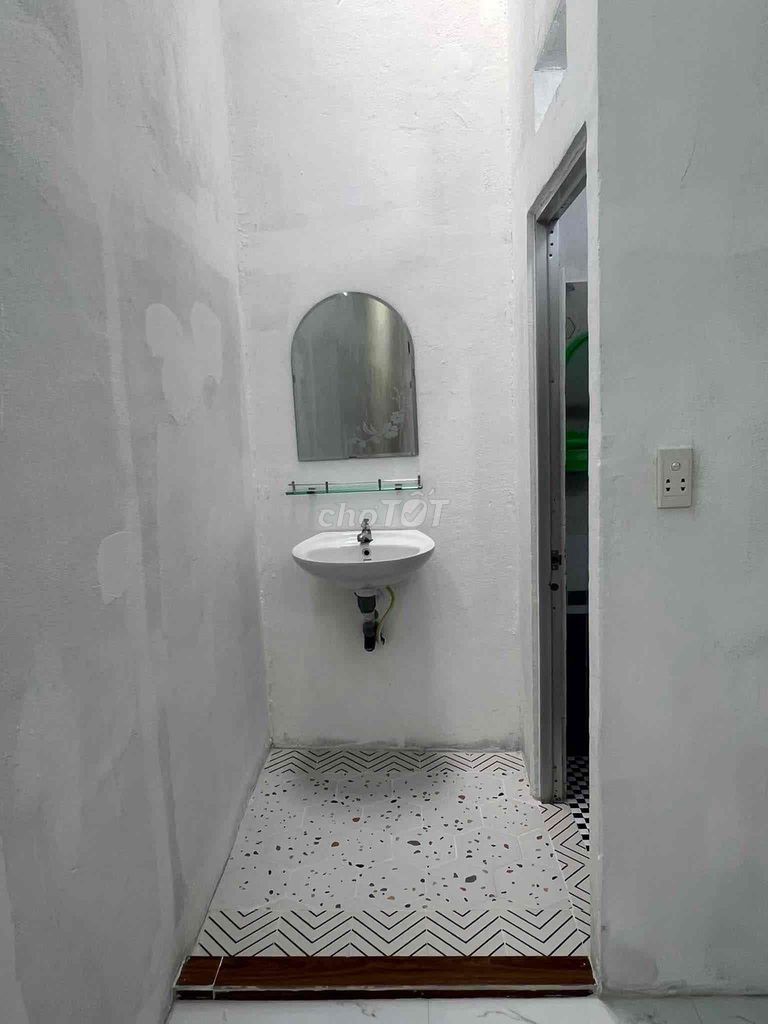 To rent four new, clean, clean houses.