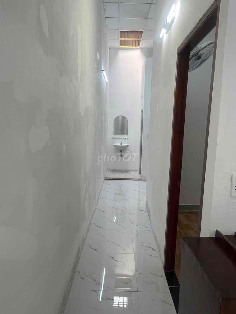 To rent four new, clean, clean houses.