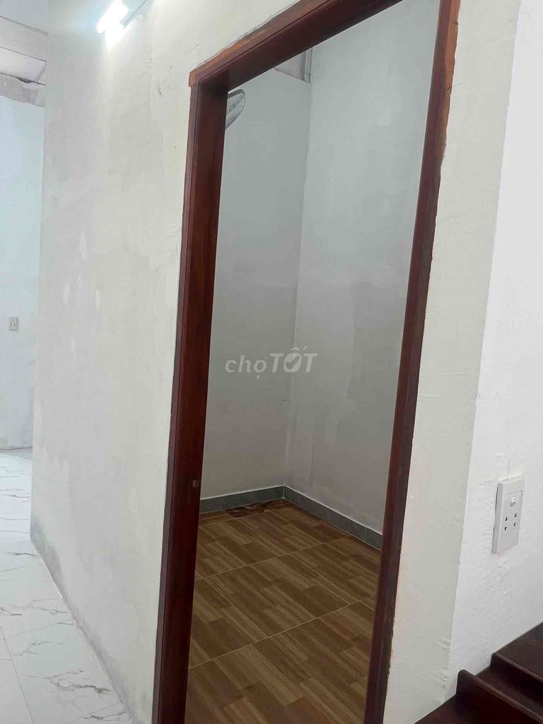 To rent four new, clean, clean houses.