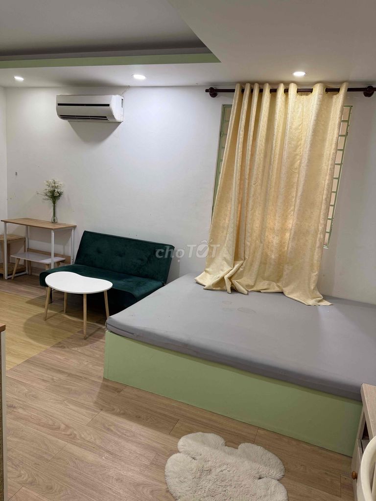 Rooms, near the 30th.