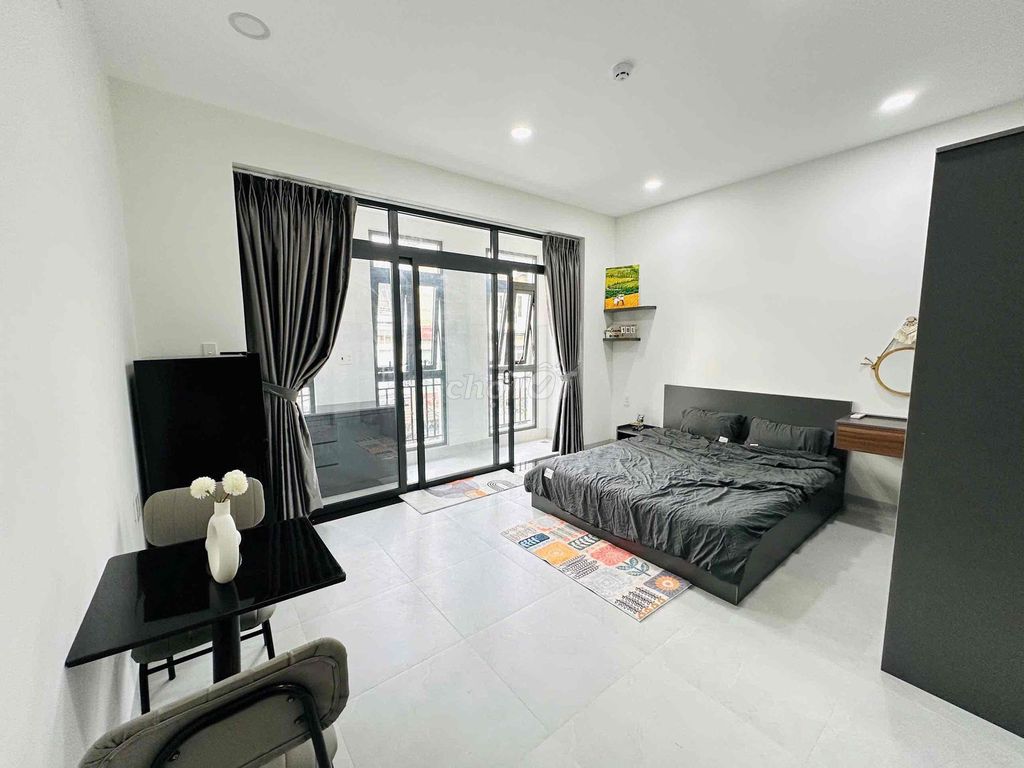 Super open service apartment.