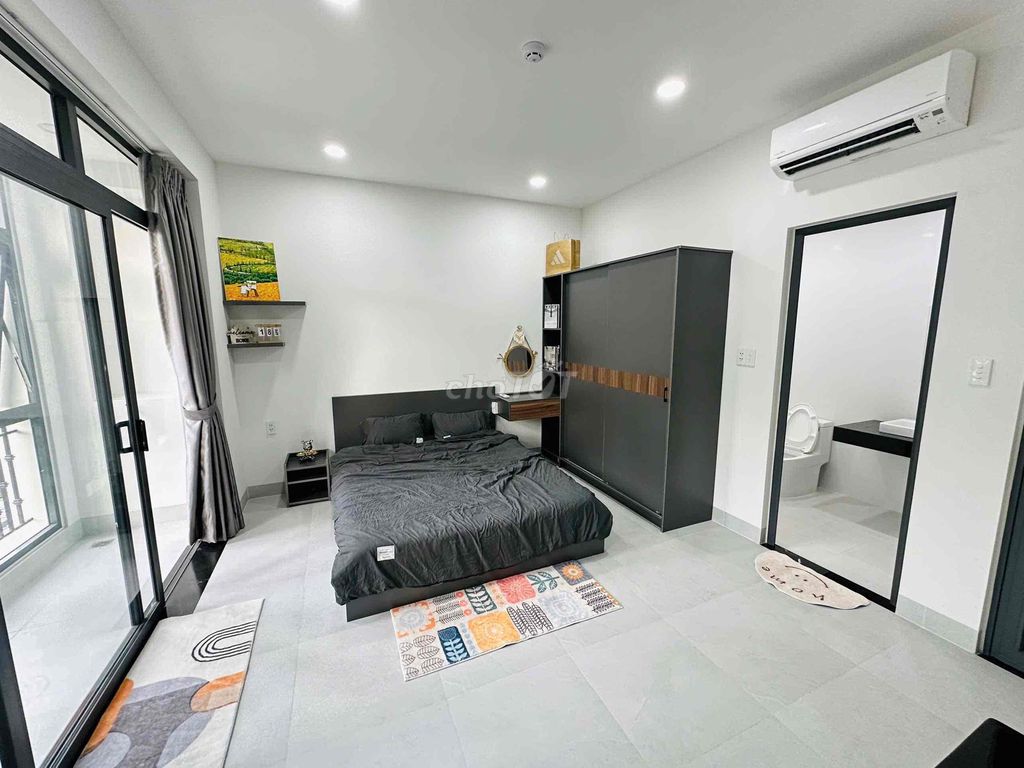 Super open service apartment.