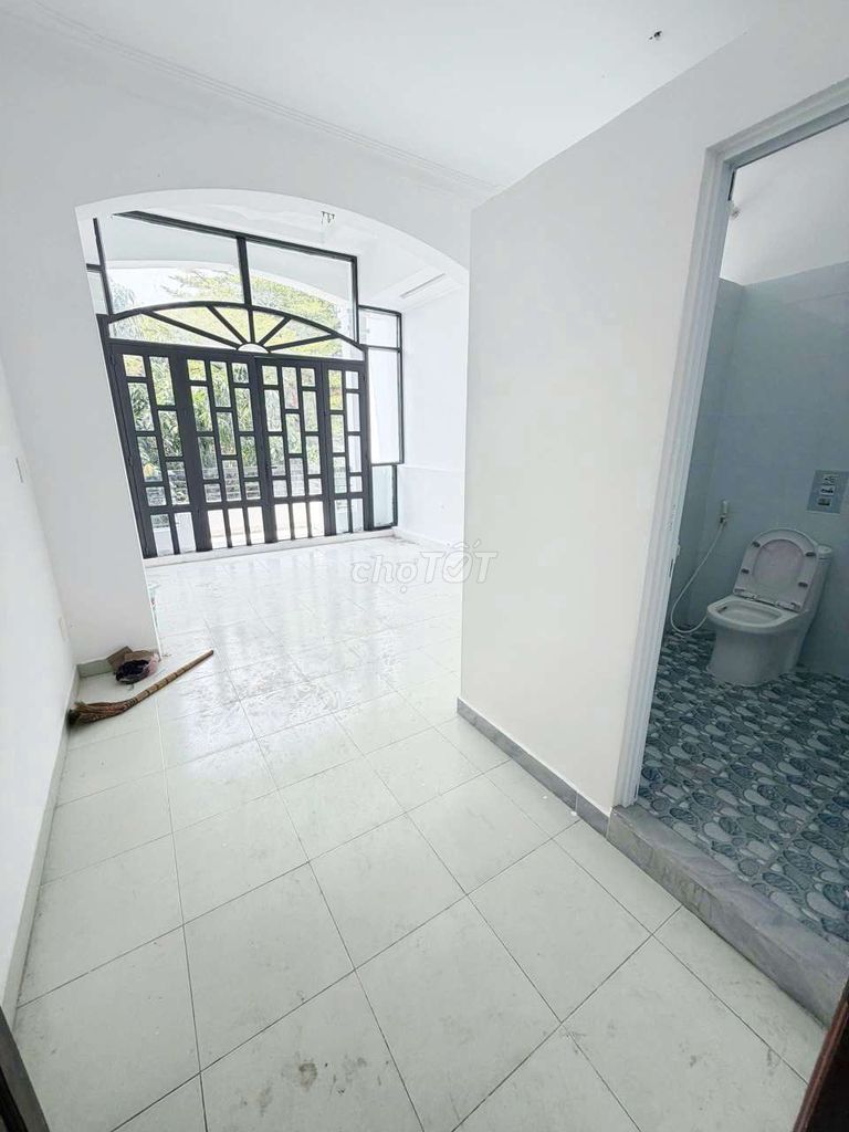 Room 24 M2 is wide. Trịnh Đình Trọng. Tân Phú