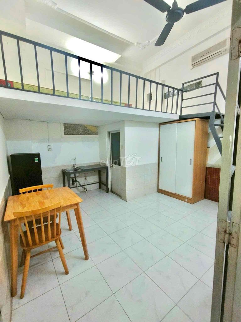 Super Wide Room Near the School and Cold Machines.
