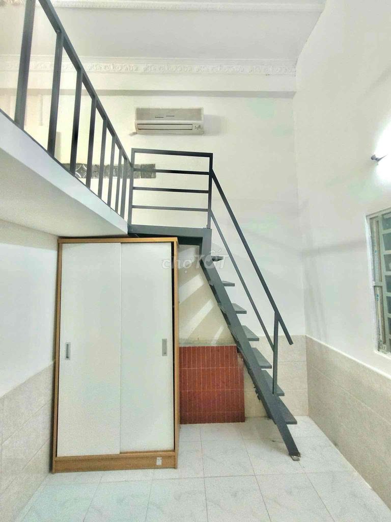 Super Wide Room Near the School and Cold Machines.