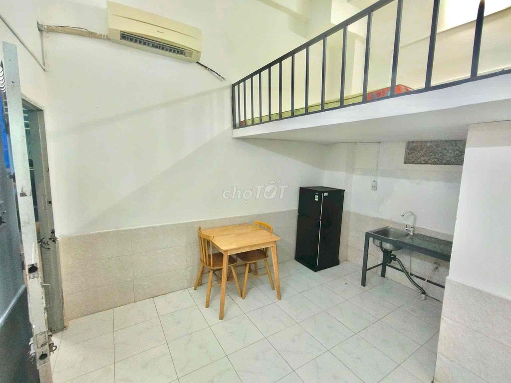 Super Wide Room Near the School and Cold Machines.