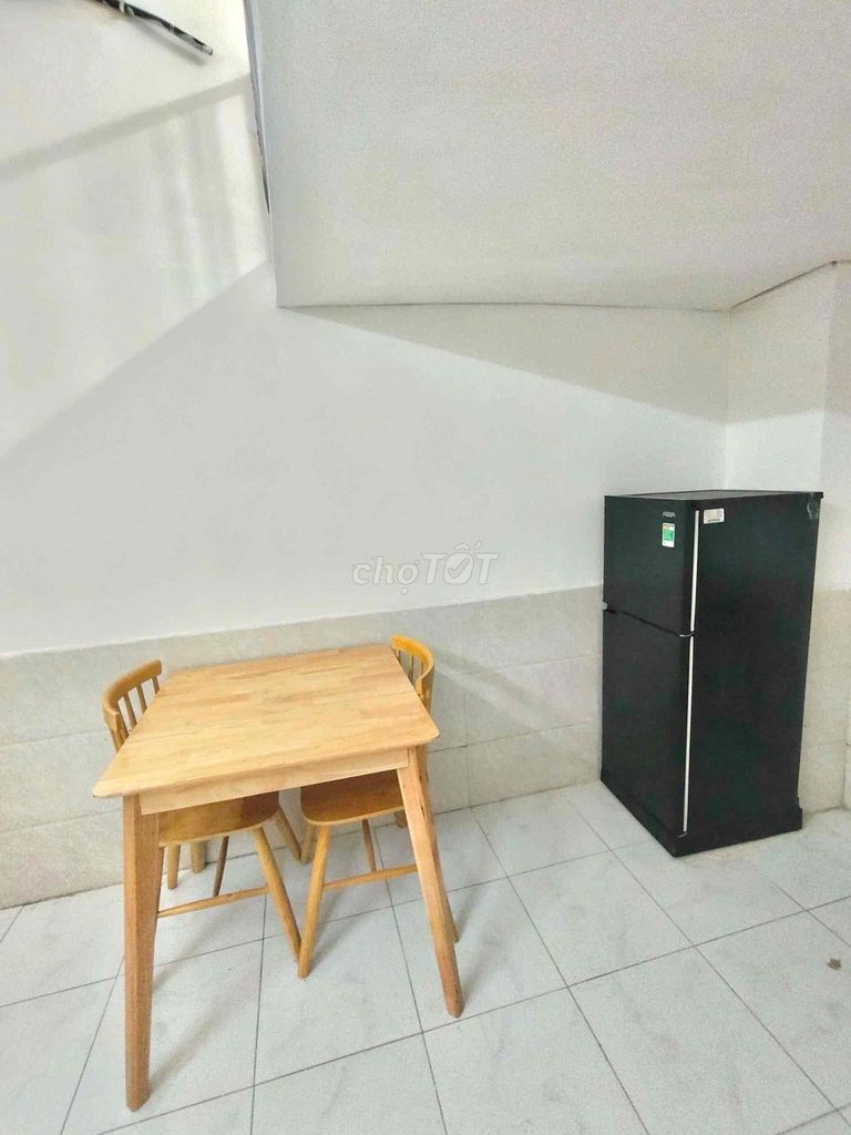 Super Wide Room Near the School and Cold Machines.