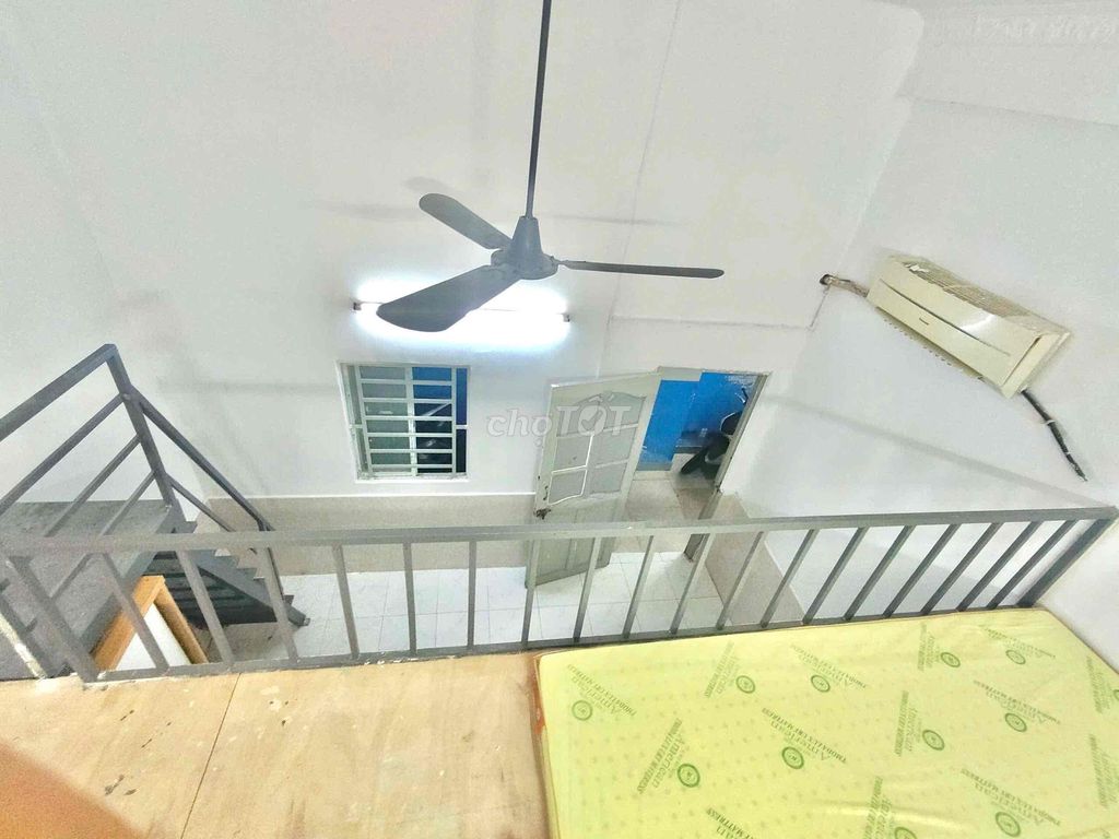 Super Wide Room Near the School and Cold Machines.