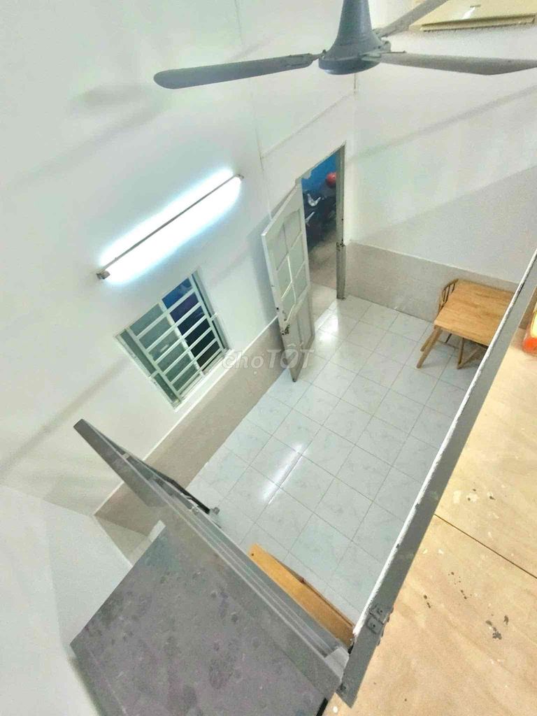Super Wide Room Near the School and Cold Machines.