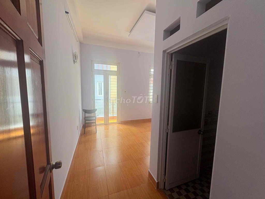 5 meters down Tỉnh lộ 10, 4.5 x 12 meters, 3.5, 4 bedrooms, 12 million.