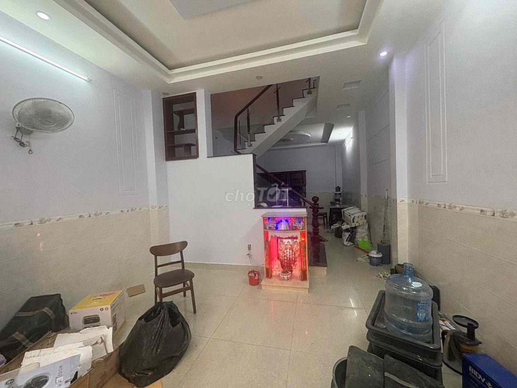 5 meters down Tỉnh lộ 10, 4.5 x 12 meters, 3.5, 4 bedrooms, 12 million.