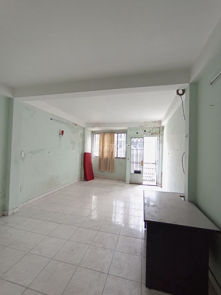 Rent the entire Cách Mạng Tháng 8 Q-3 Street front.