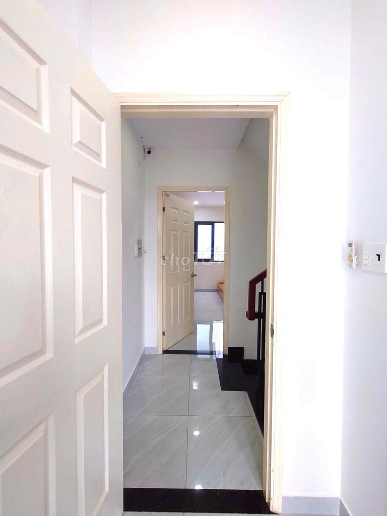 - Three bedrooms - three bathrooms - Three floors - 15 million.