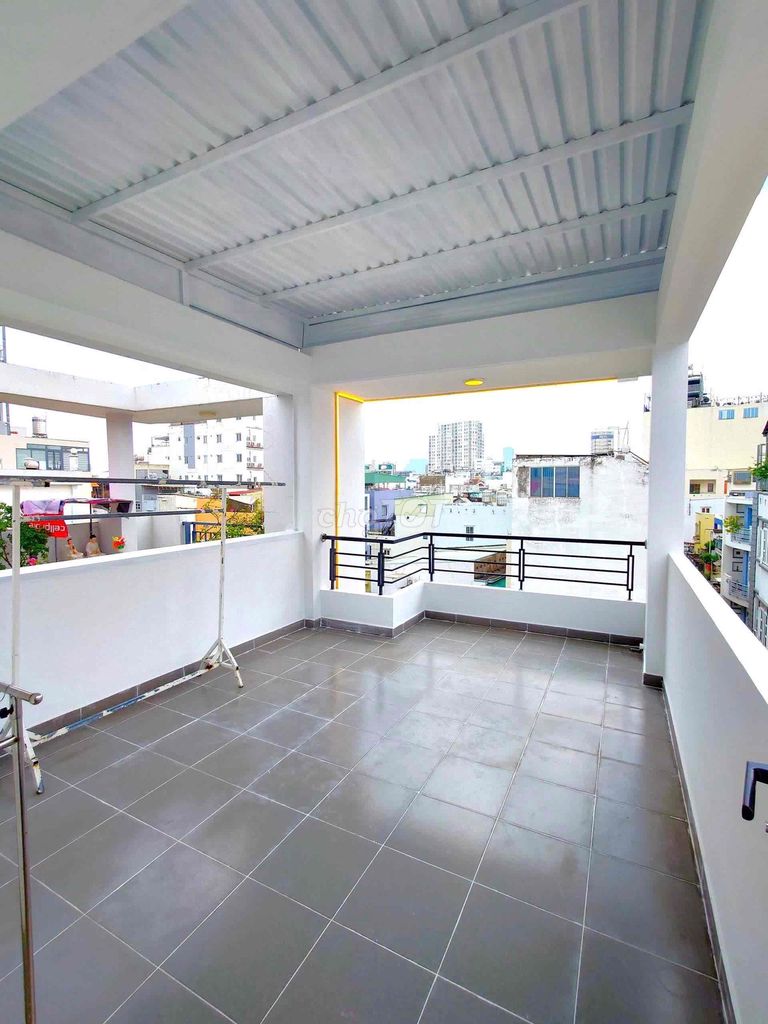 - Three bedrooms - three bathrooms - Three floors - 15 million.