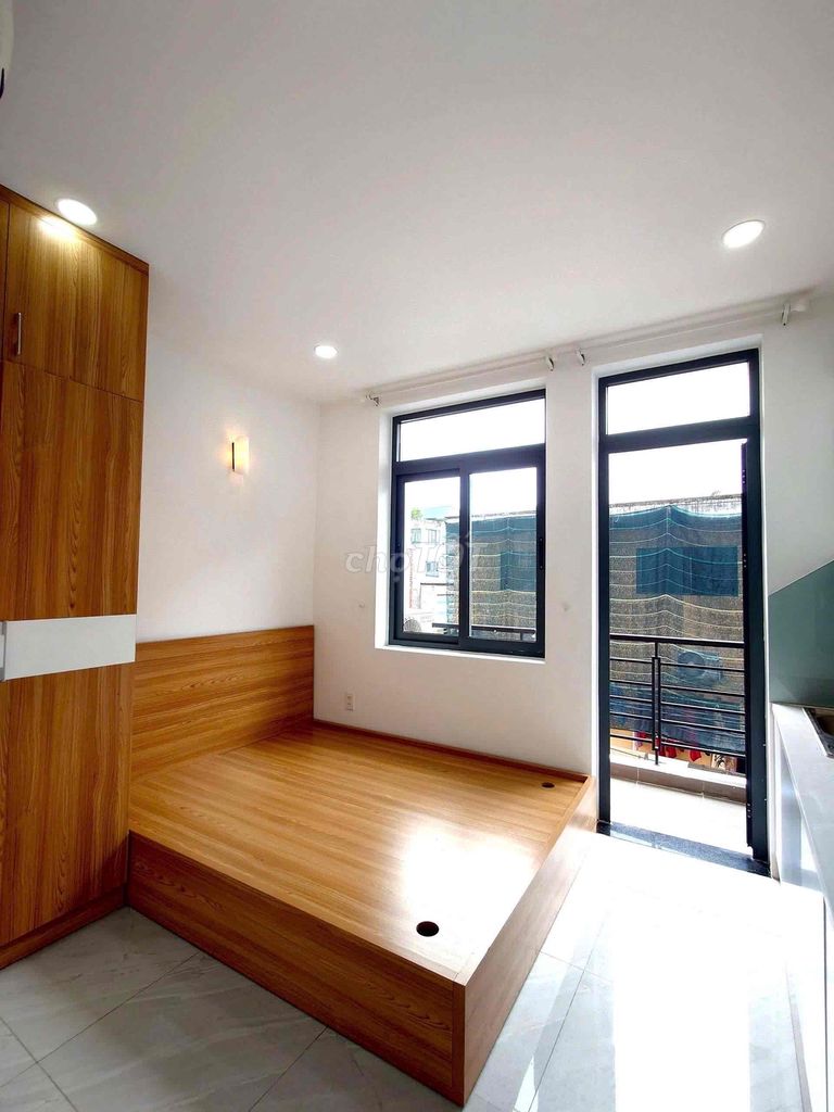 - Three bedrooms - three bathrooms - Three floors - 15 million.