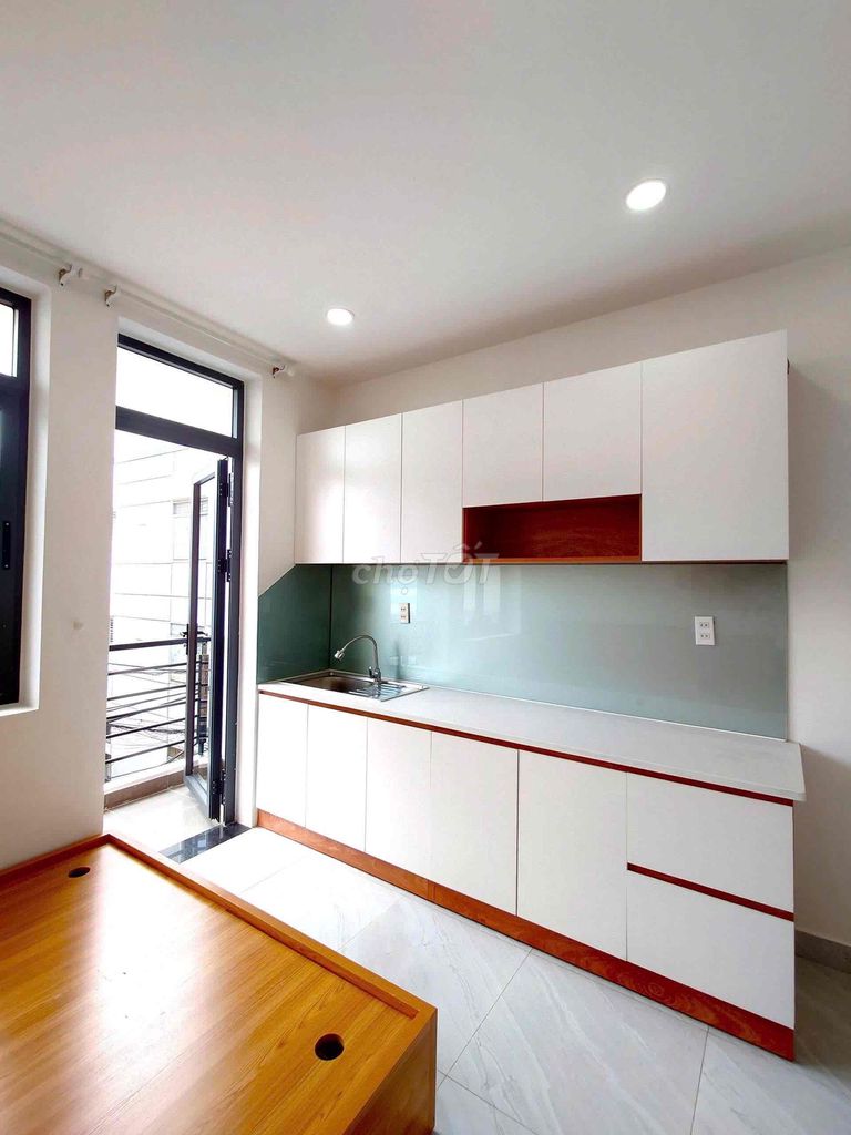 - Three bedrooms - three bathrooms - Three floors - 15 million.