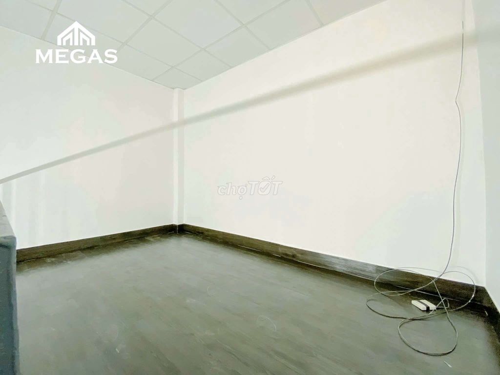 The perimeter guard has a cheap air conditioning at the center of Thảo Điền District 2.