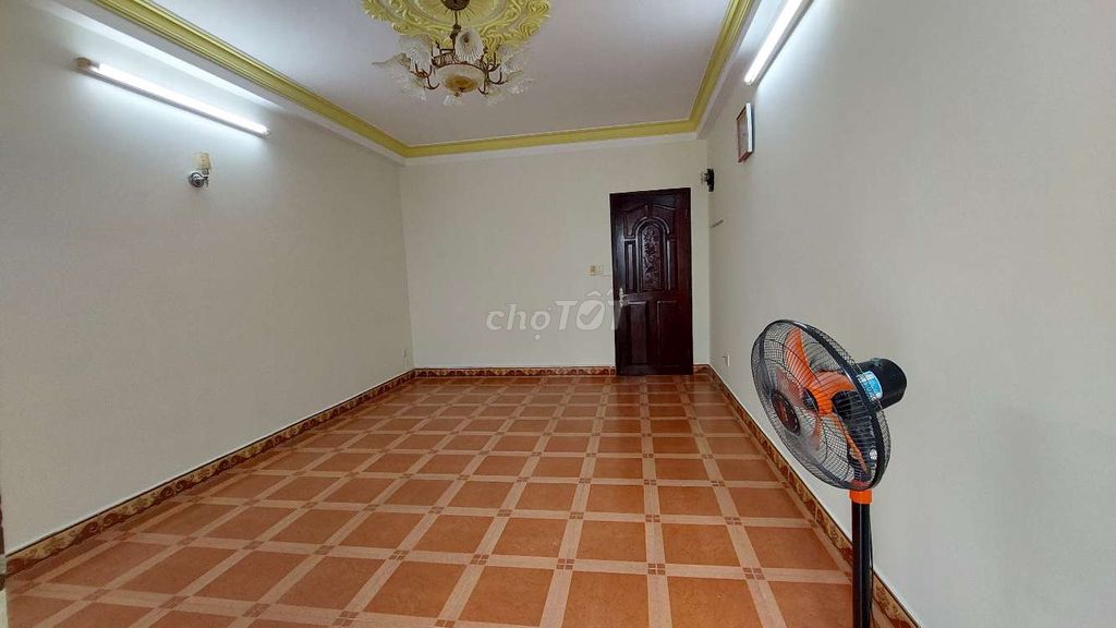Rent the entire room on a private exit. (Only for women hires)