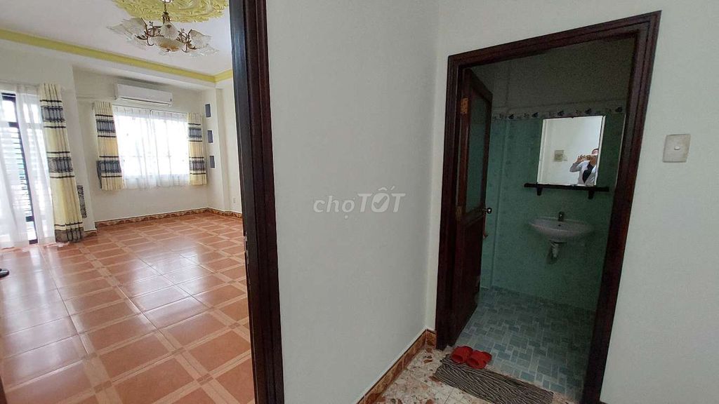 Rent the entire room on a private exit. (Only for women hires)