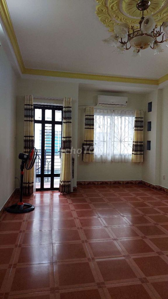 Rent the entire room on a private exit. (Only for women hires)
