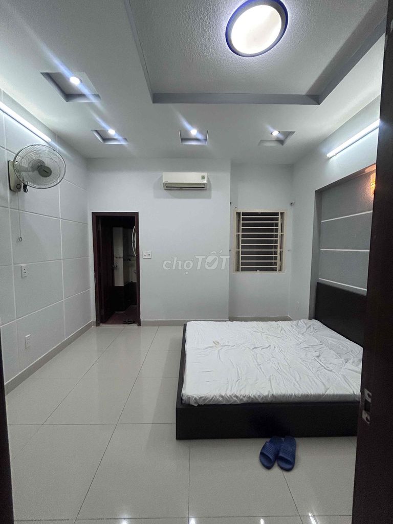 Rent room in the original house.