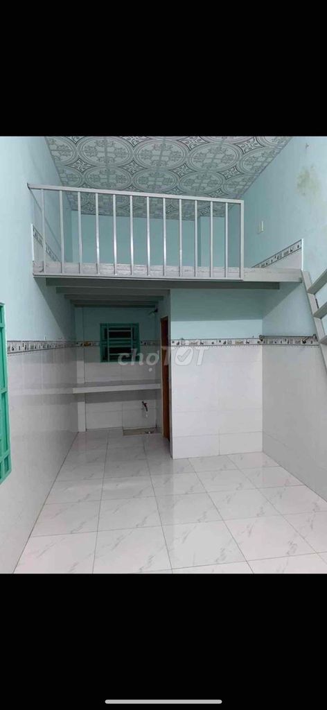 The upstairs living room needs to be a quiet, quiet alley rental.