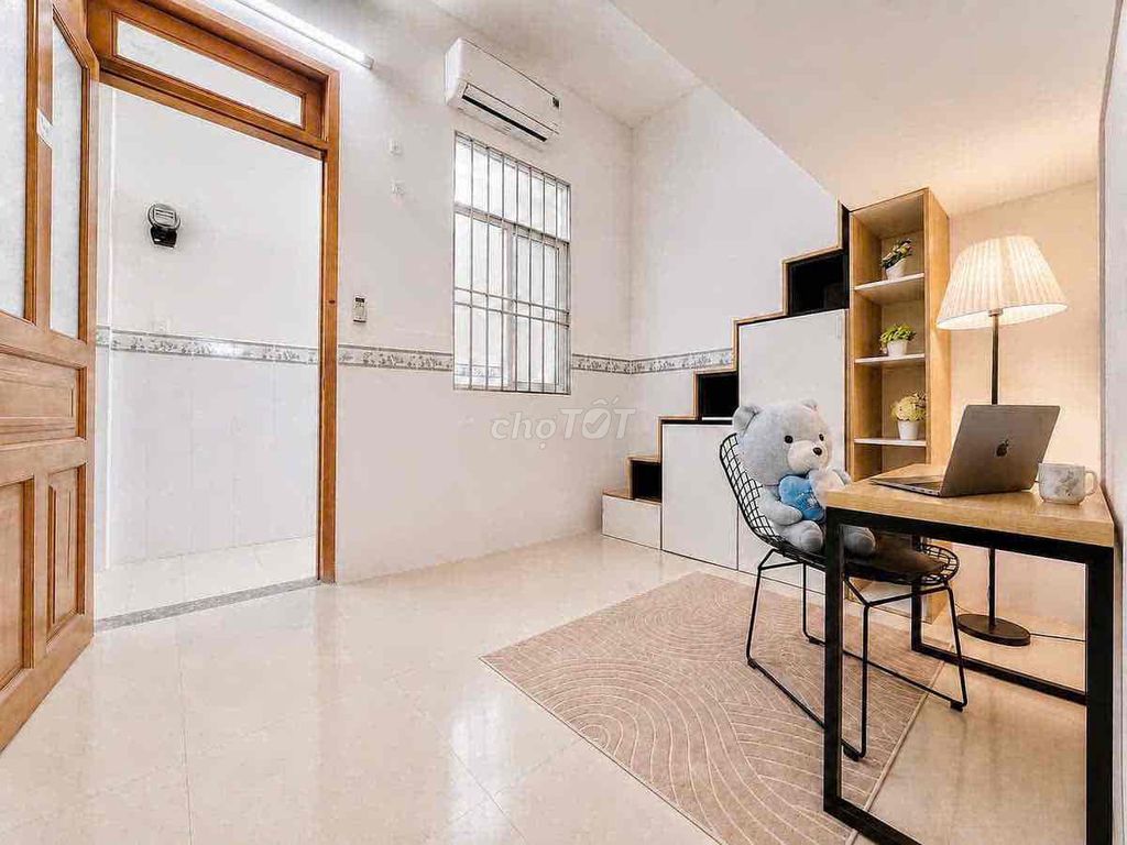 The room is near Tan Son Nhut