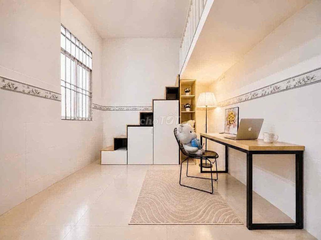 The room is near Tan Son Nhut