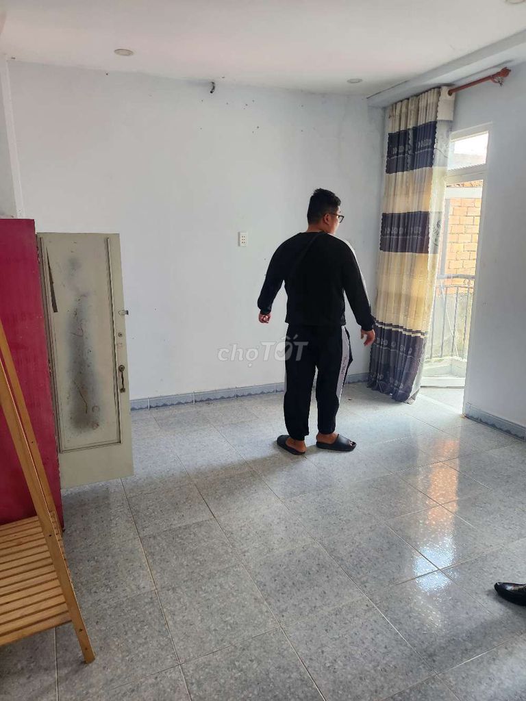 8 by 4 meters a bedroom 2 toilets. In front of you,arta Bummer 12 Gò Vấp
