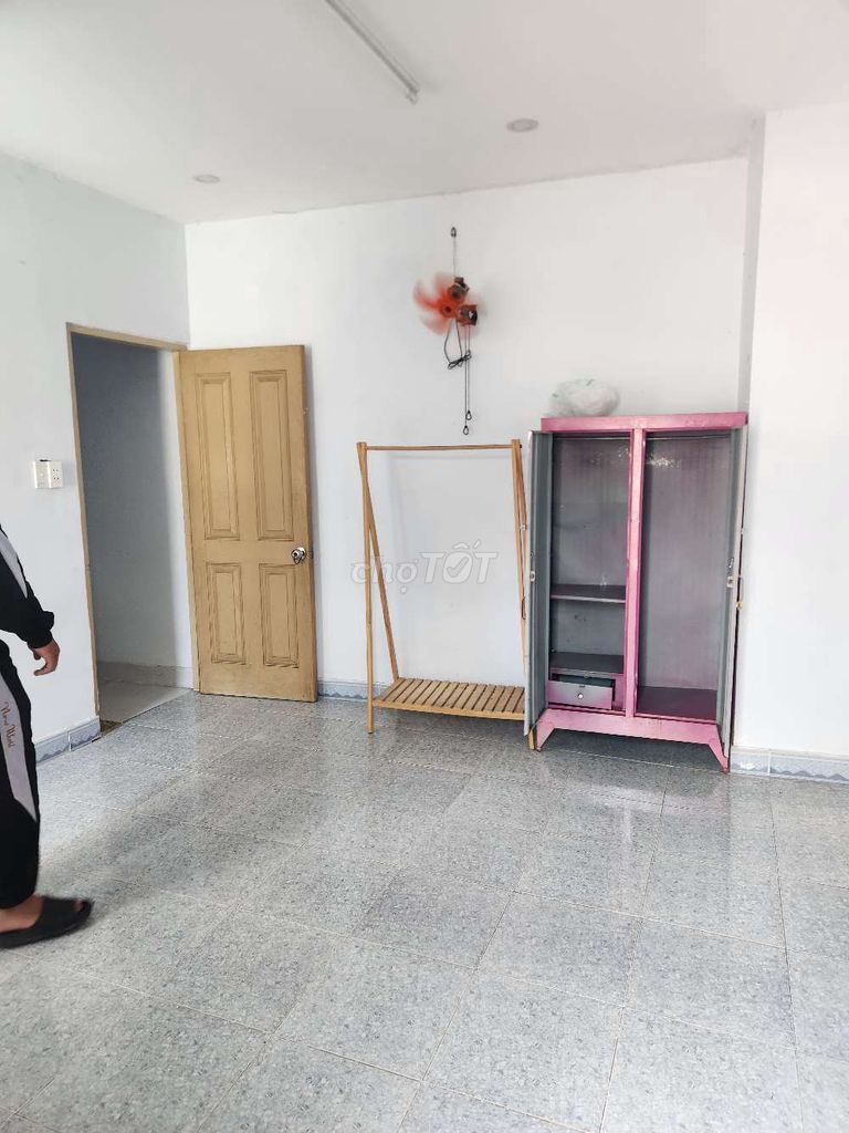 8 by 4 meters a bedroom 2 toilets. In front of you,arta Bummer 12 Gò Vấp