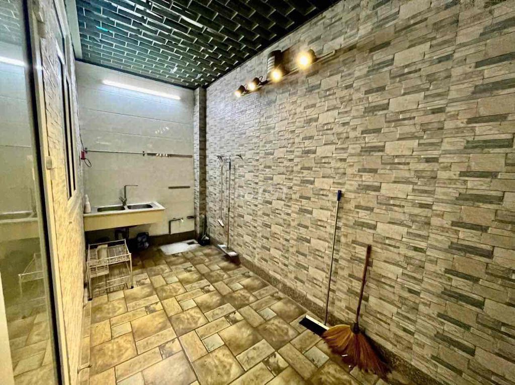 50 million a month - 6 x 21 Cityland Garden Hills House