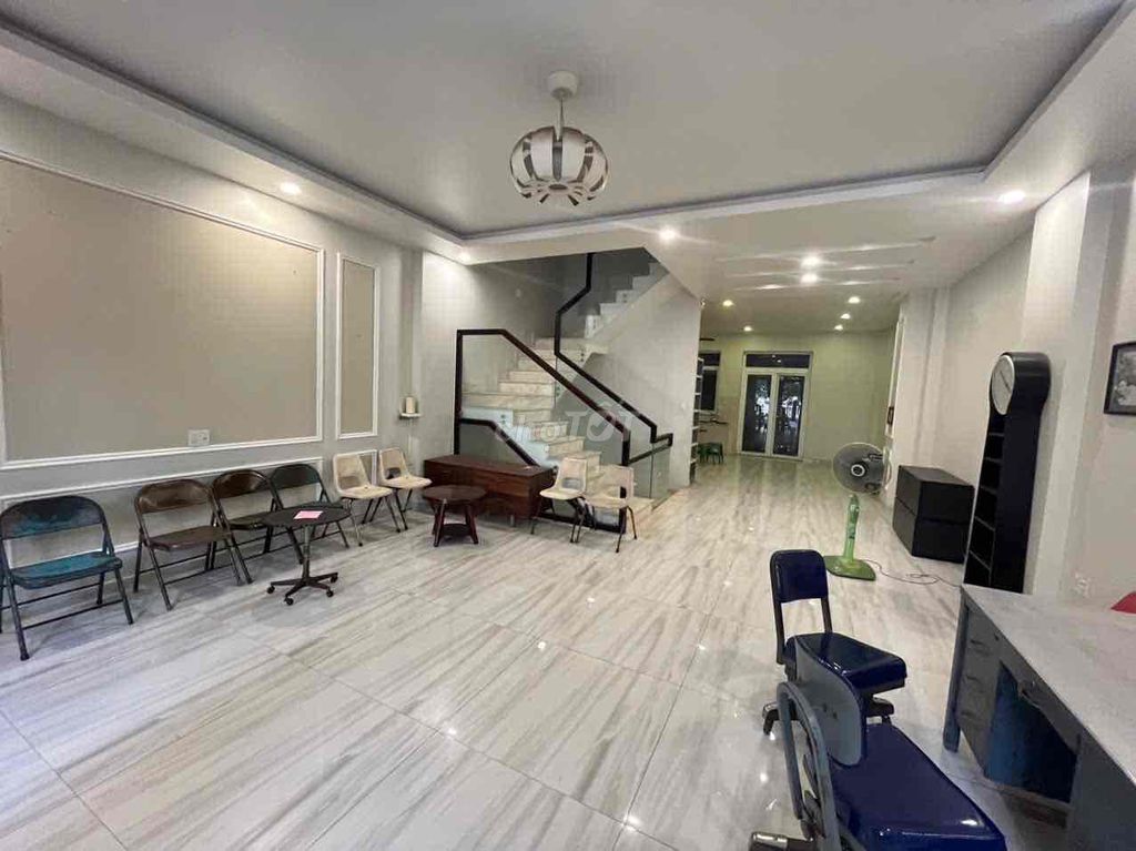 50 million a month - 6 x 21 Cityland Garden Hills House