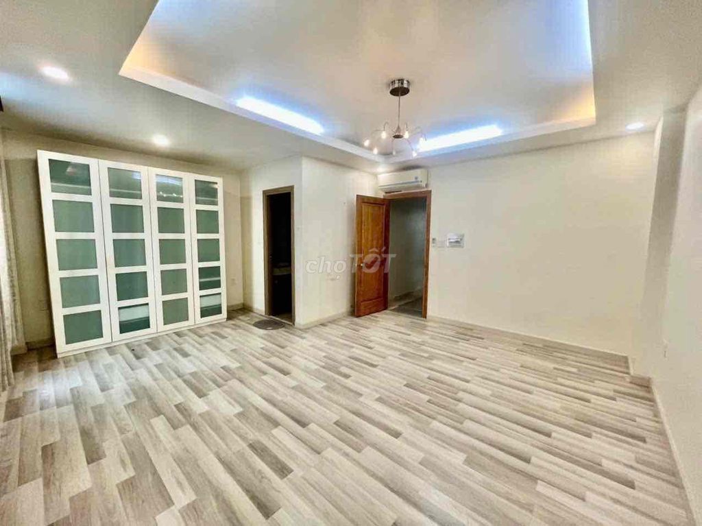 50 million a month - 6 x 21 Cityland Garden Hills House