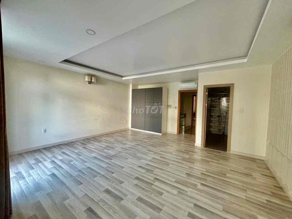 50 million a month - 6 x 21 Cityland Garden Hills House