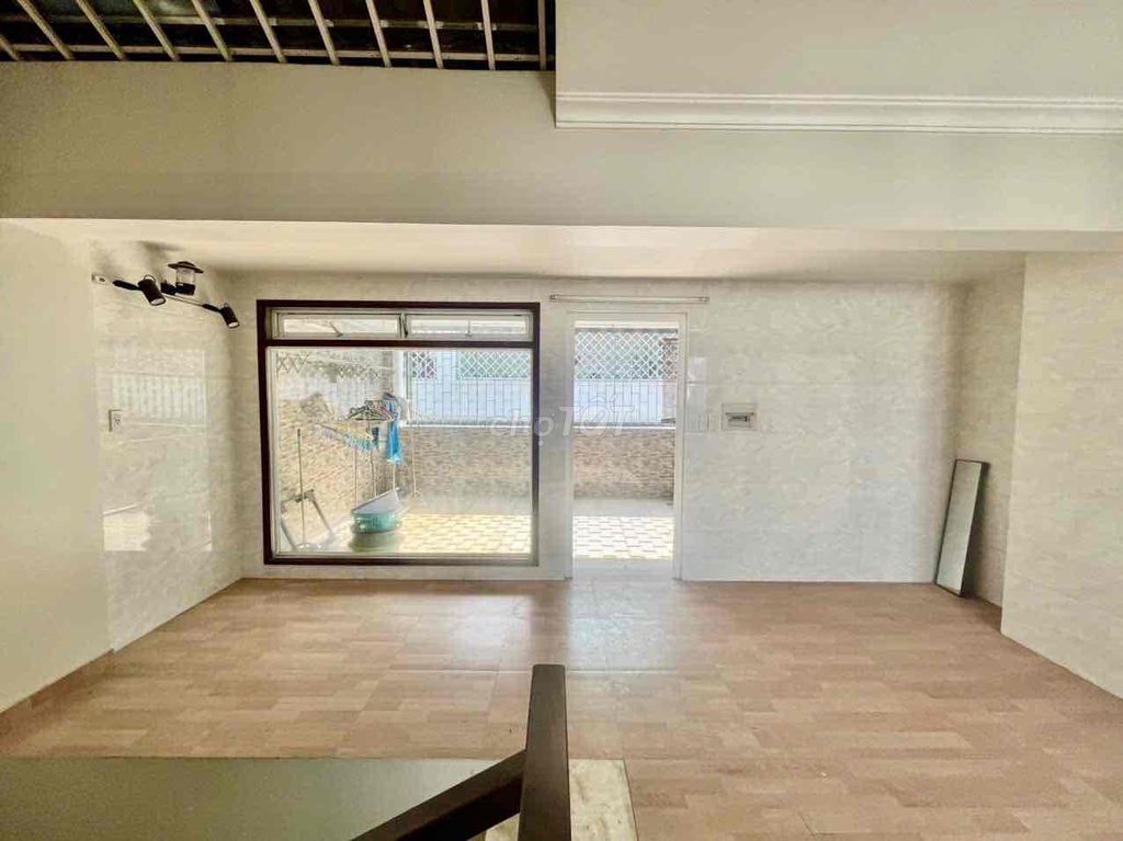 50 million a month - 6 x 21 Cityland Garden Hills House