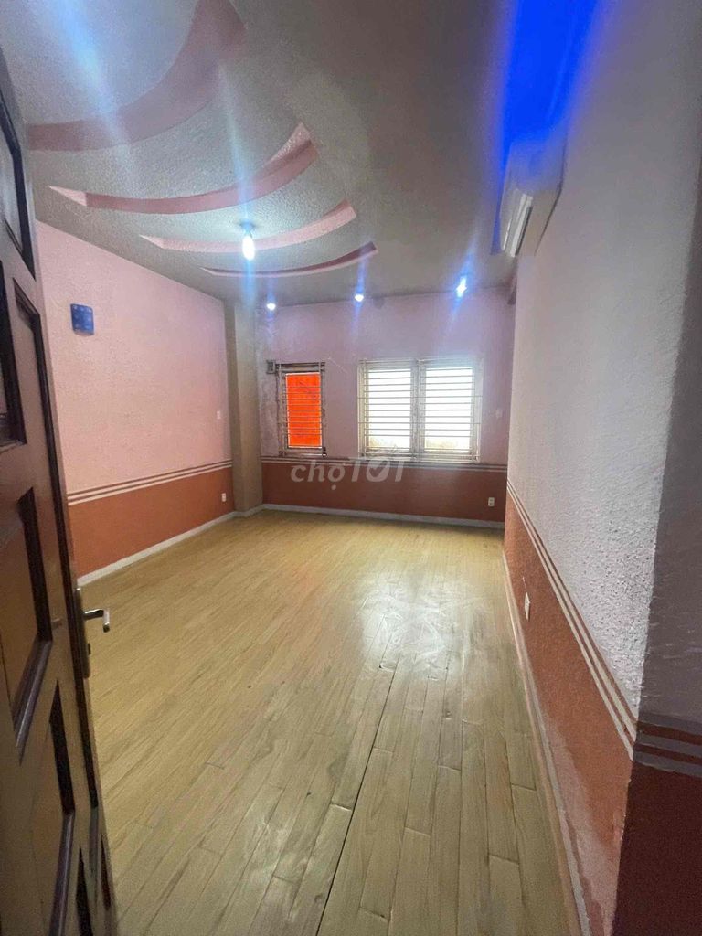Rent a traffic alley 4th floor - fix 9 P.P. 3 t1