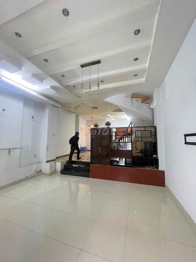 Rent a traffic alley 4th floor - fix 9 P.P. 3 t1
