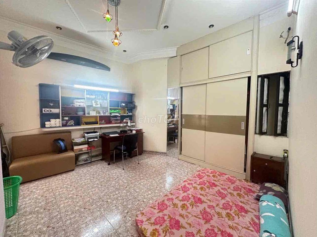 Renting 68/58 X Thích Quảng Đức 5 x10 2 floors, rooftop, 4 bedrooms